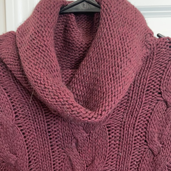 Brandy Melville Cable knit sweater - Picture 2 of 3